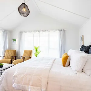Spacious, Breezy Apartment, Moments From Downtown And Mount Maunganui